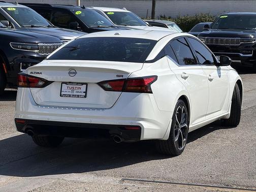 Pearl White Tricoat 2023 Nissan Altima SR FWD