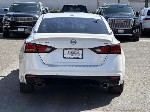 Pearl White Tricoat 2023 Nissan Altima SR FWD