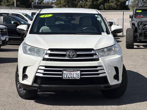 Blizzard Pearl 2017 Toyota Highlander LE I4