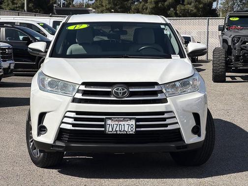 Blizzard Pearl 2017 Toyota Highlander LE I4