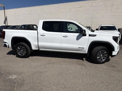 Summit White 2025 GMC Sierra 1500 AT4