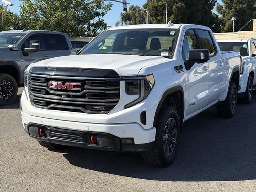 Summit White 2025 GMC Sierra 1500 AT4