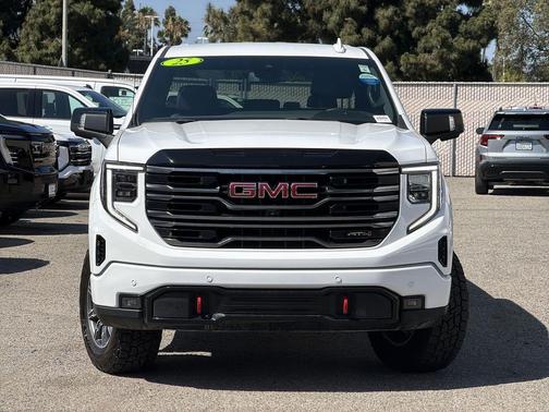 Summit White 2025 GMC Sierra 1500 AT4