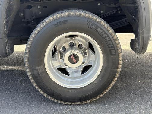 White Frost Tricoat 2023 GMC Sierra 3500 Denali