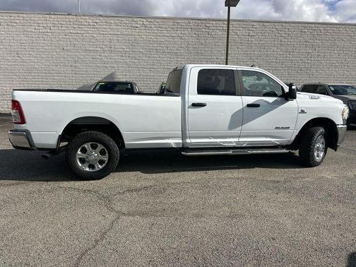 2024 RAM 3500 Big Horn Crew Cab 4x4 8' Box