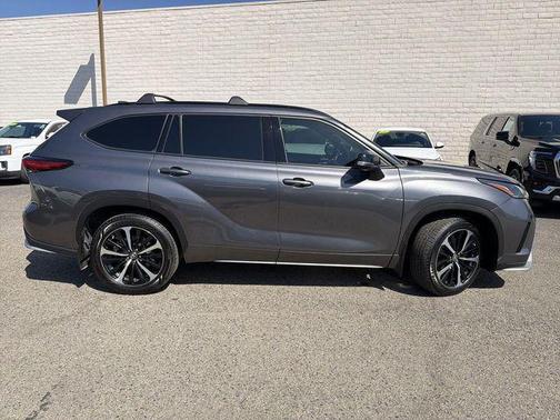 Magnetic Gray Metallic 2021 Toyota Highlander XSE