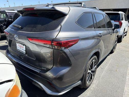 Magnetic Gray Metallic 2021 Toyota Highlander XSE