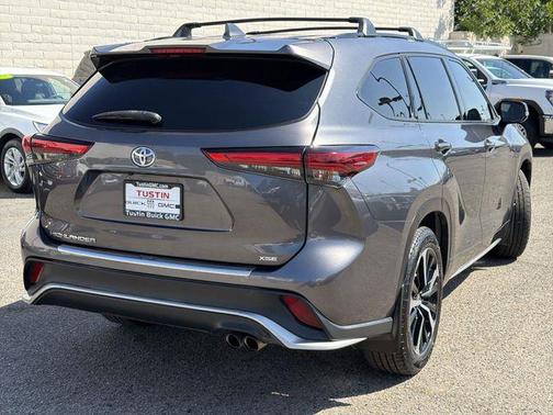 Magnetic Gray Metallic 2021 Toyota Highlander XSE