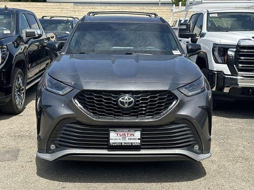 Magnetic Gray Metallic 2021 Toyota Highlander XSE
