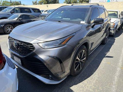 Magnetic Gray Metallic 2021 Toyota Highlander XSE