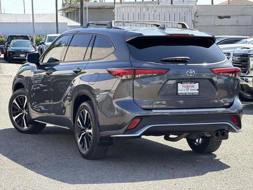 Magnetic Gray Metallic 2021 Toyota Highlander XSE