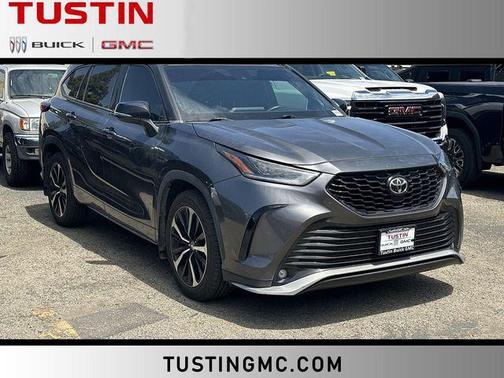 Magnetic Gray Metallic 2021 Toyota Highlander XSE