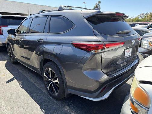 Magnetic Gray Metallic 2021 Toyota Highlander XSE