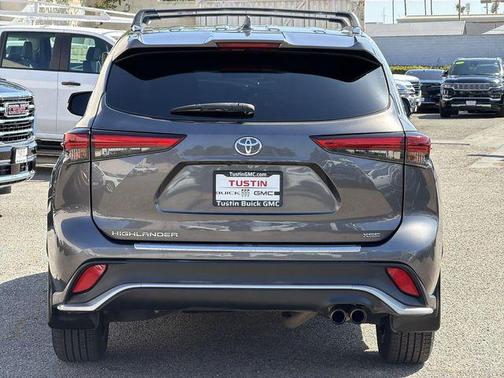 Magnetic Gray Metallic 2021 Toyota Highlander XSE