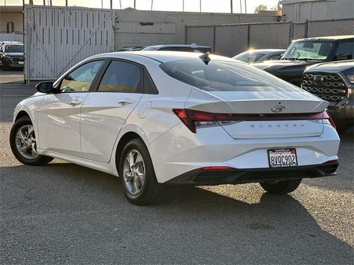 2021 Hyundai ELANTRA SE