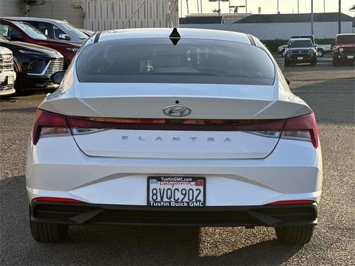 2021 Hyundai ELANTRA SE