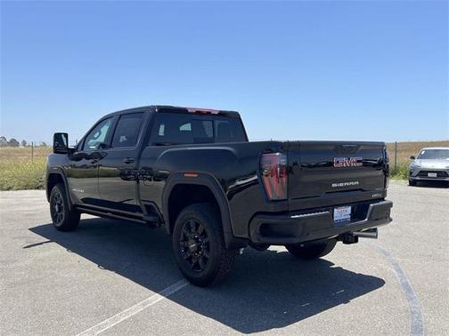 2025 GMC Sierra 2500 AT4