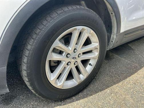 OXFORD WHITE 2017 Ford Explorer Base