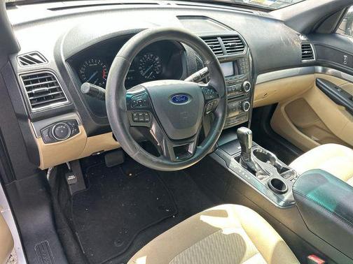 OXFORD WHITE 2017 Ford Explorer Base
