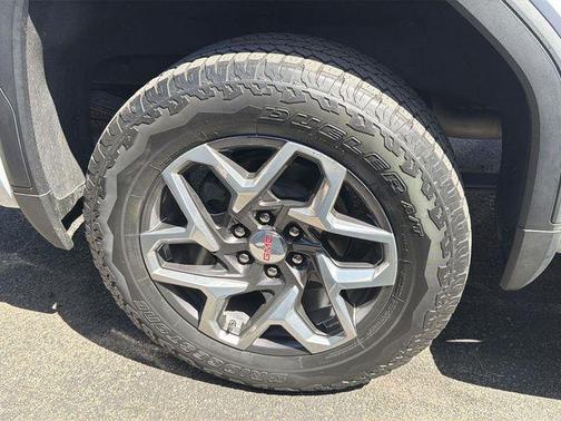 Summit White 2023 GMC Sierra 1500 SLT