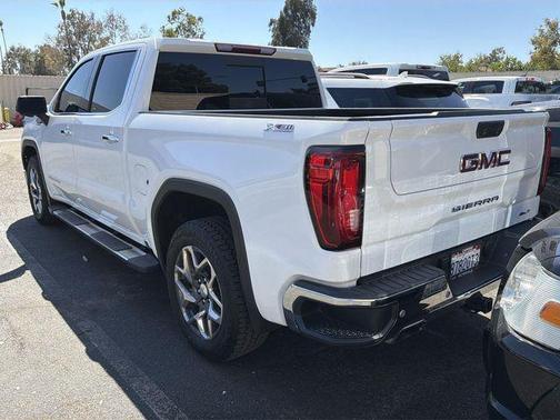 Summit White 2023 GMC Sierra 1500 SLT