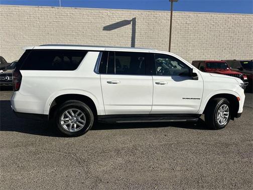 2023 Chevrolet Suburban LT