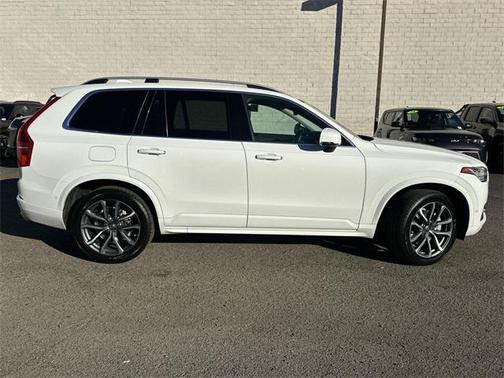 2019 Volvo XC90 T6 Momentum