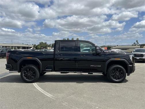 2025 GMC Sierra 2500 AT4