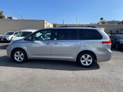 2011 Toyota Sienna LE