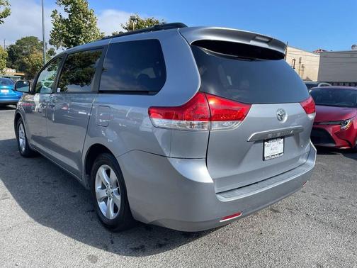 2011 Toyota Sienna LE