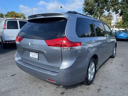 2011 Toyota Sienna LE