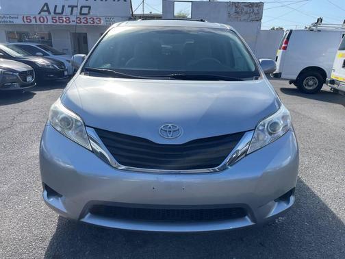 2011 Toyota Sienna LE