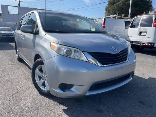 2011 Toyota Sienna LE