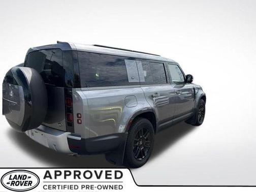 Eiger Gray Metallic 2023 Land Rover Defender SE