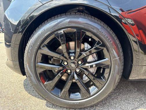 Santorini Black 2026 Land Rover Discovery Dynamic SE