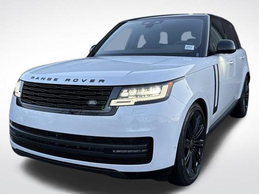 Ostuni Pearl White Premium Metallic 2025 Land Rover Range Rover SE