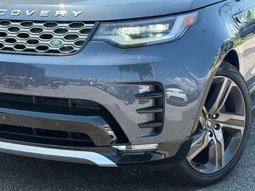 Varesine Blue Metallic 2026 Land Rover Discovery Gemini Edition