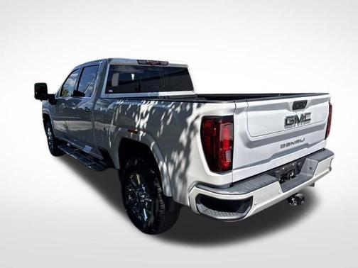 White Frost Tricoat 2022 GMC Sierra 2500 Denali