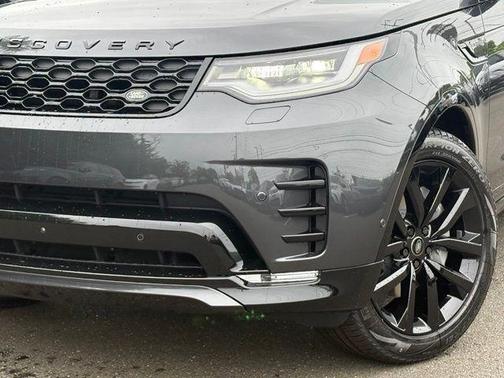 Carpathian Gray Premium Metallic 2026 Land Rover Discovery Dynamic SE