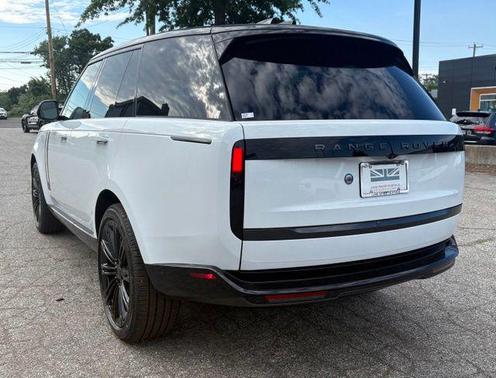 Fuji White 2026 Land Rover Range Rover SE