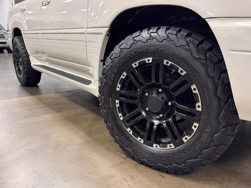 2002 Lexus LX 470 Base