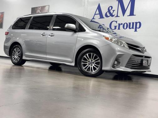 2018 Toyota Sienna XLE