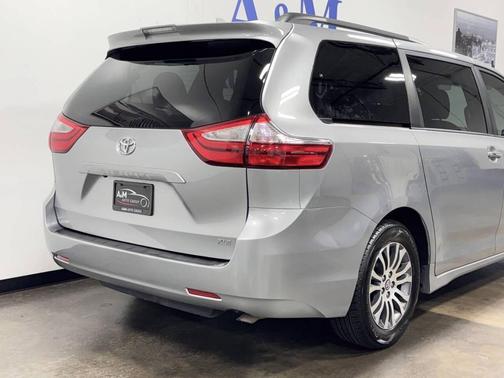 2018 Toyota Sienna XLE