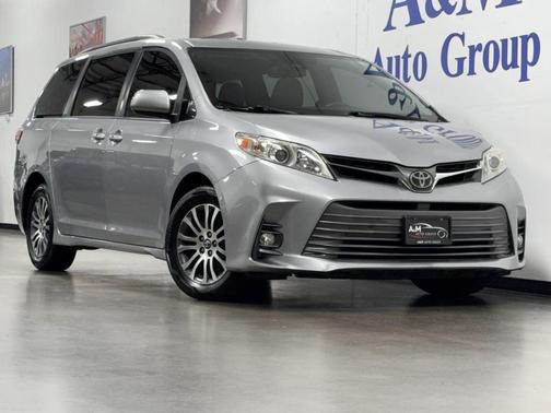 2018 Toyota Sienna XLE