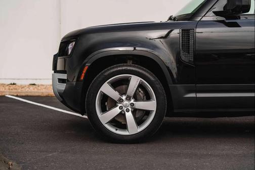 2024 Land Rover Defender 110 P500 SE