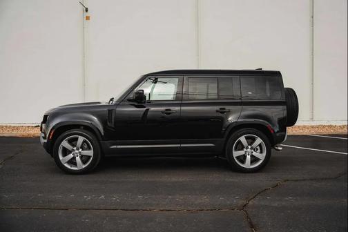 2024 Land Rover Defender 110 P500 SE