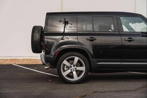 2024 Land Rover Defender 110 P500 SE