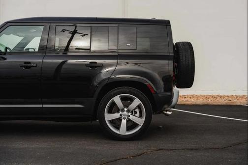 2024 Land Rover Defender 110 P500 SE