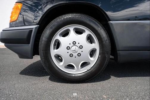 Black 1993 Mercedes-Benz E-Class 3.2