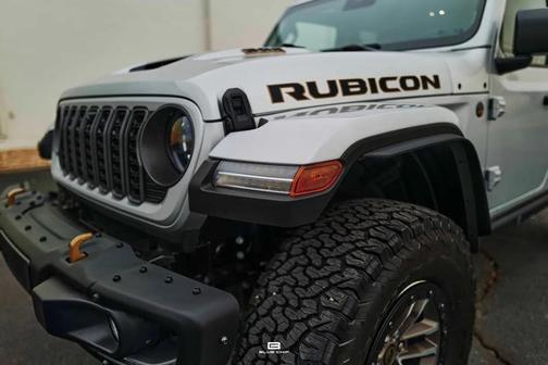 Silver Zynith 2024 Jeep Wrangler Rubicon 392